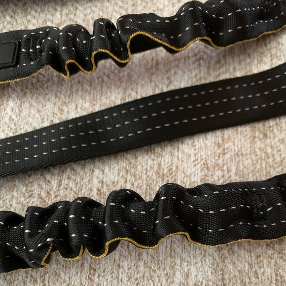 iBuddy Dog Seat Belts for Cars - Picture 3 of 5